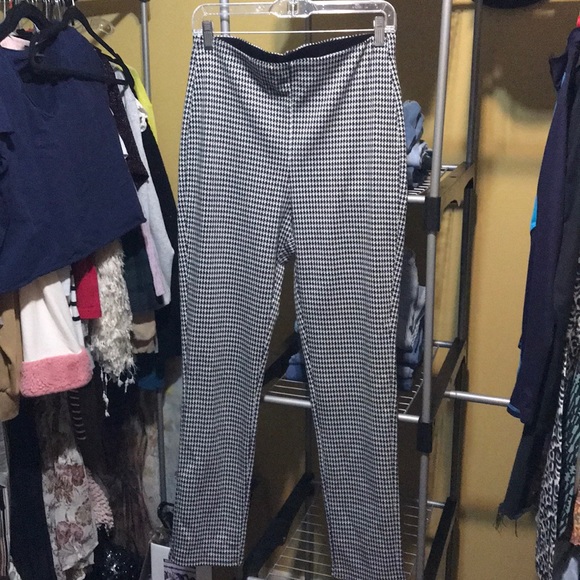 White and black printed high waisted pants - Picture 2 of 6